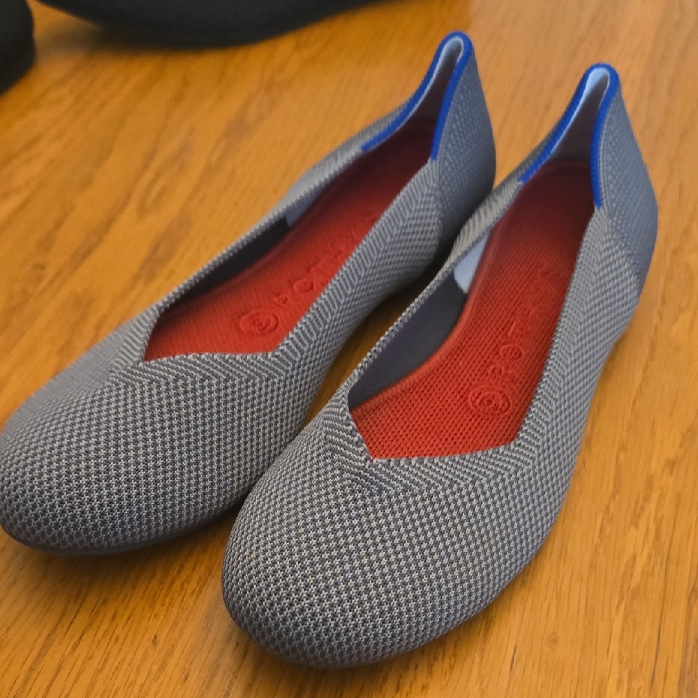 Rothys Round Toe Flat Ballet in Pebble